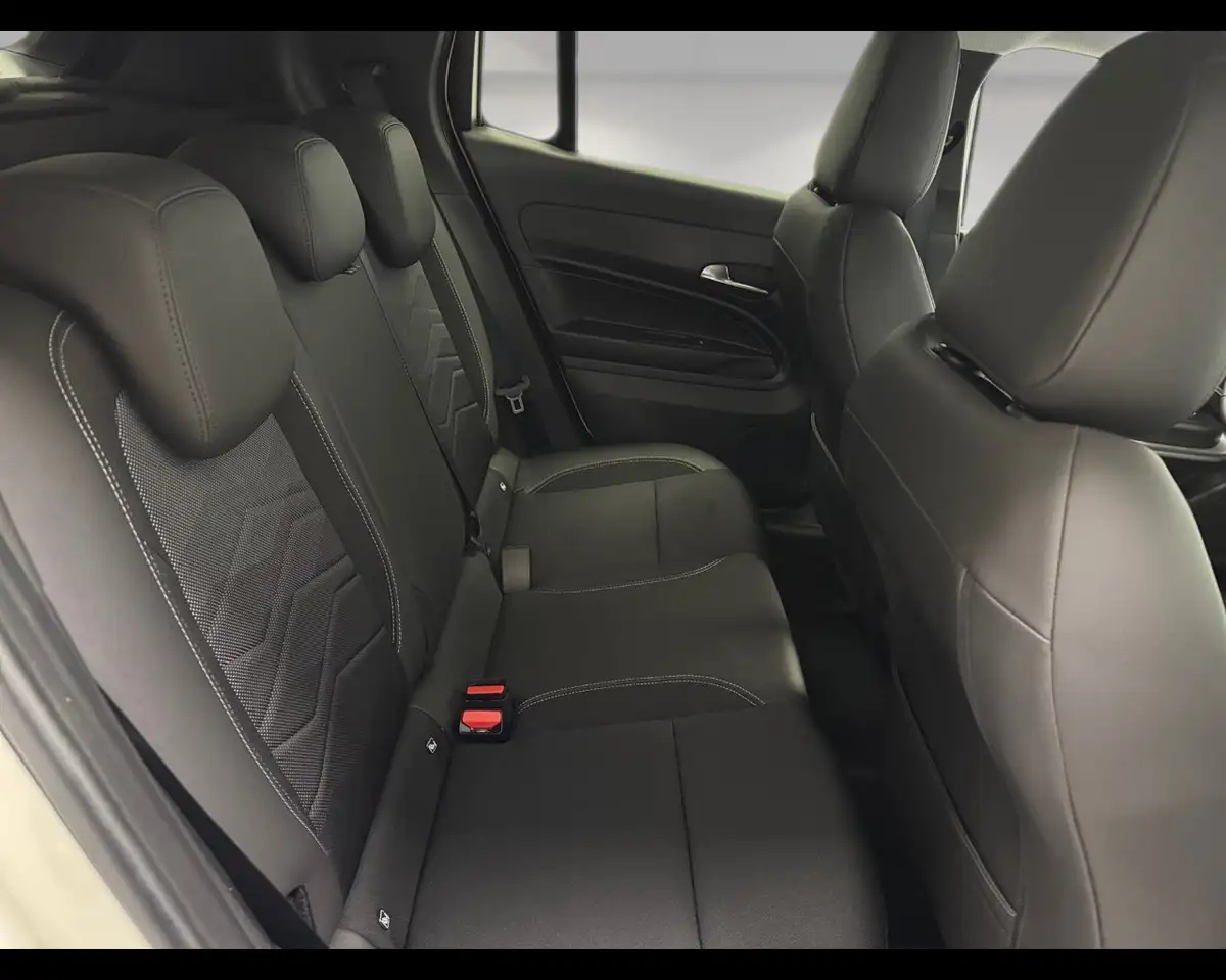 Jeep Avenger 8