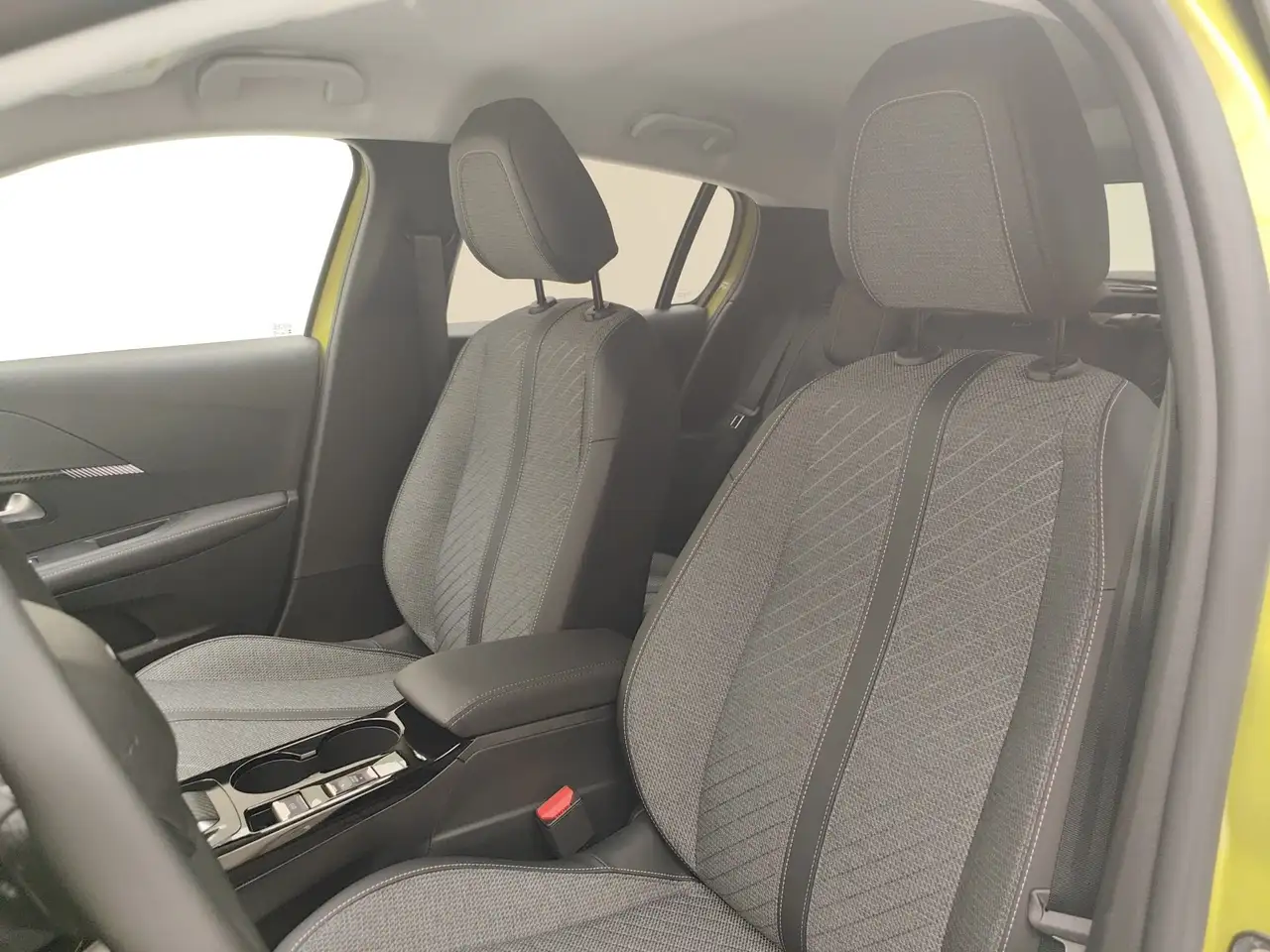 Peugeot 208 11