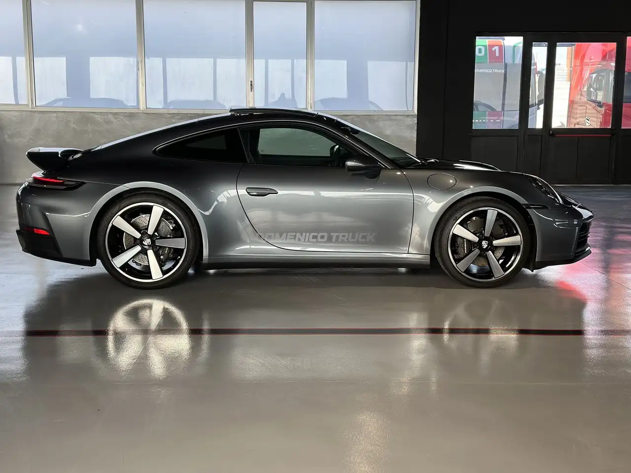 Porsche 992 911 6