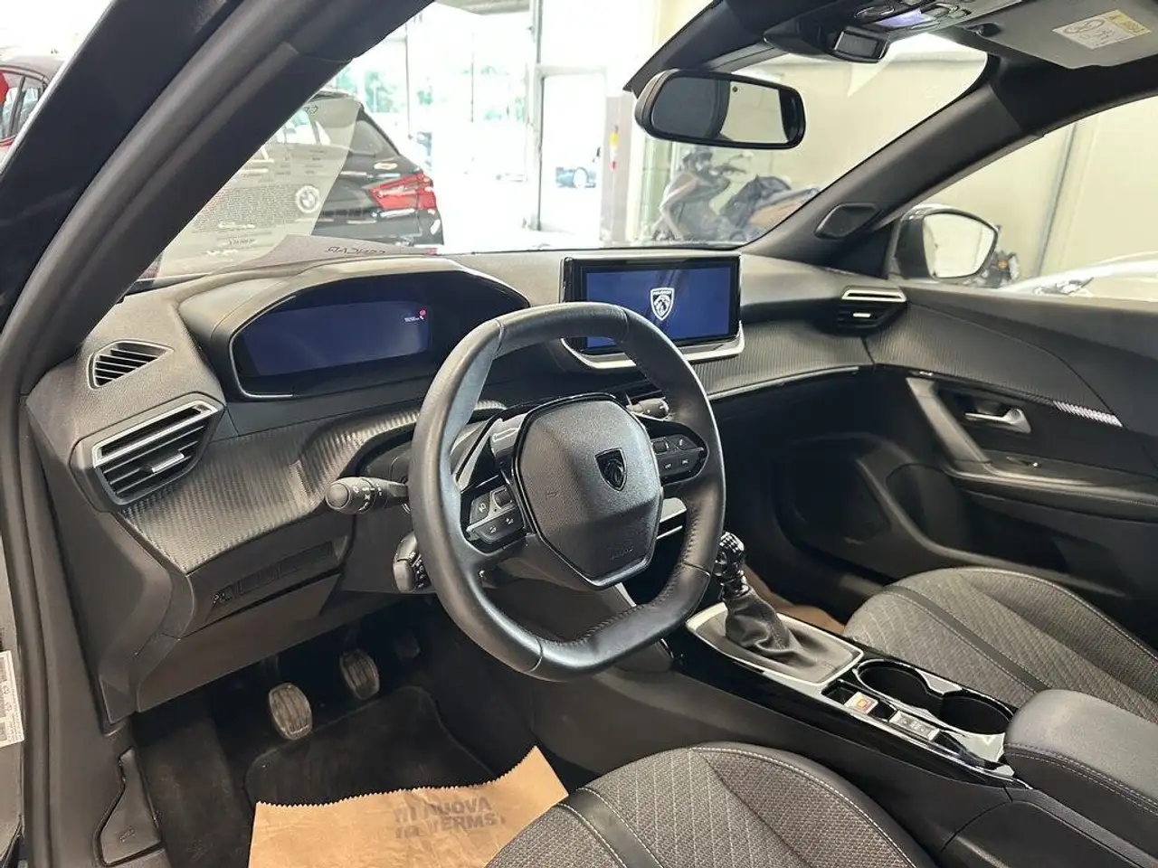 Peugeot 2008 8