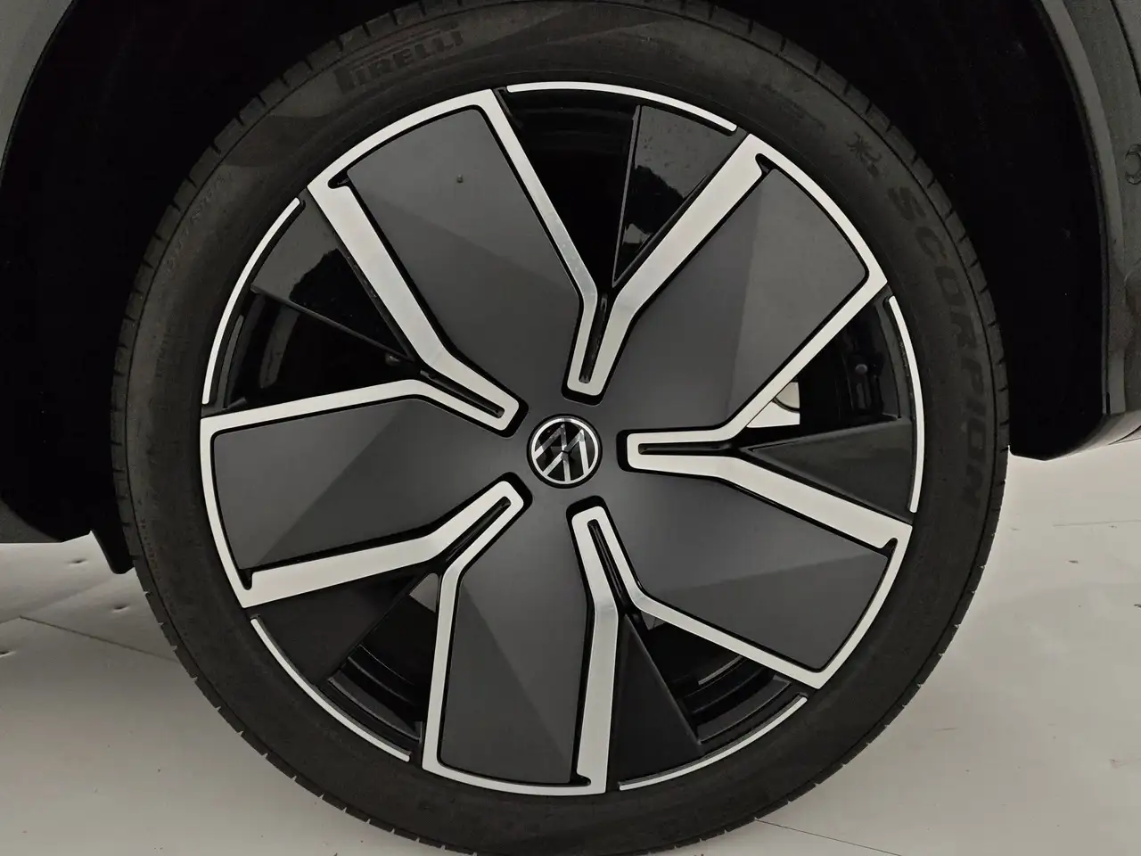 Volkswagen Tiguan 9