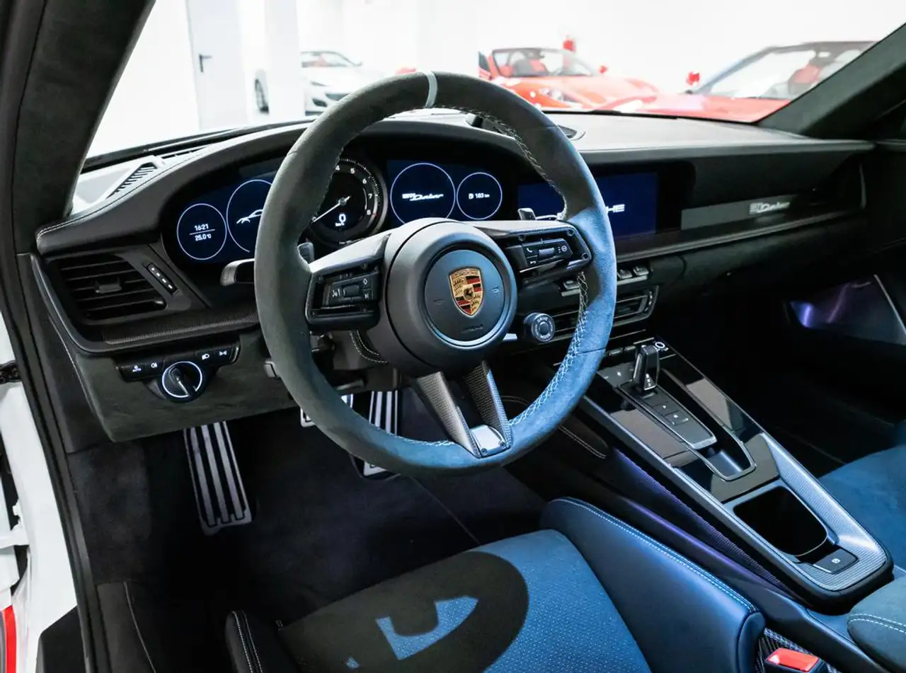 Porsche 992 911 7
