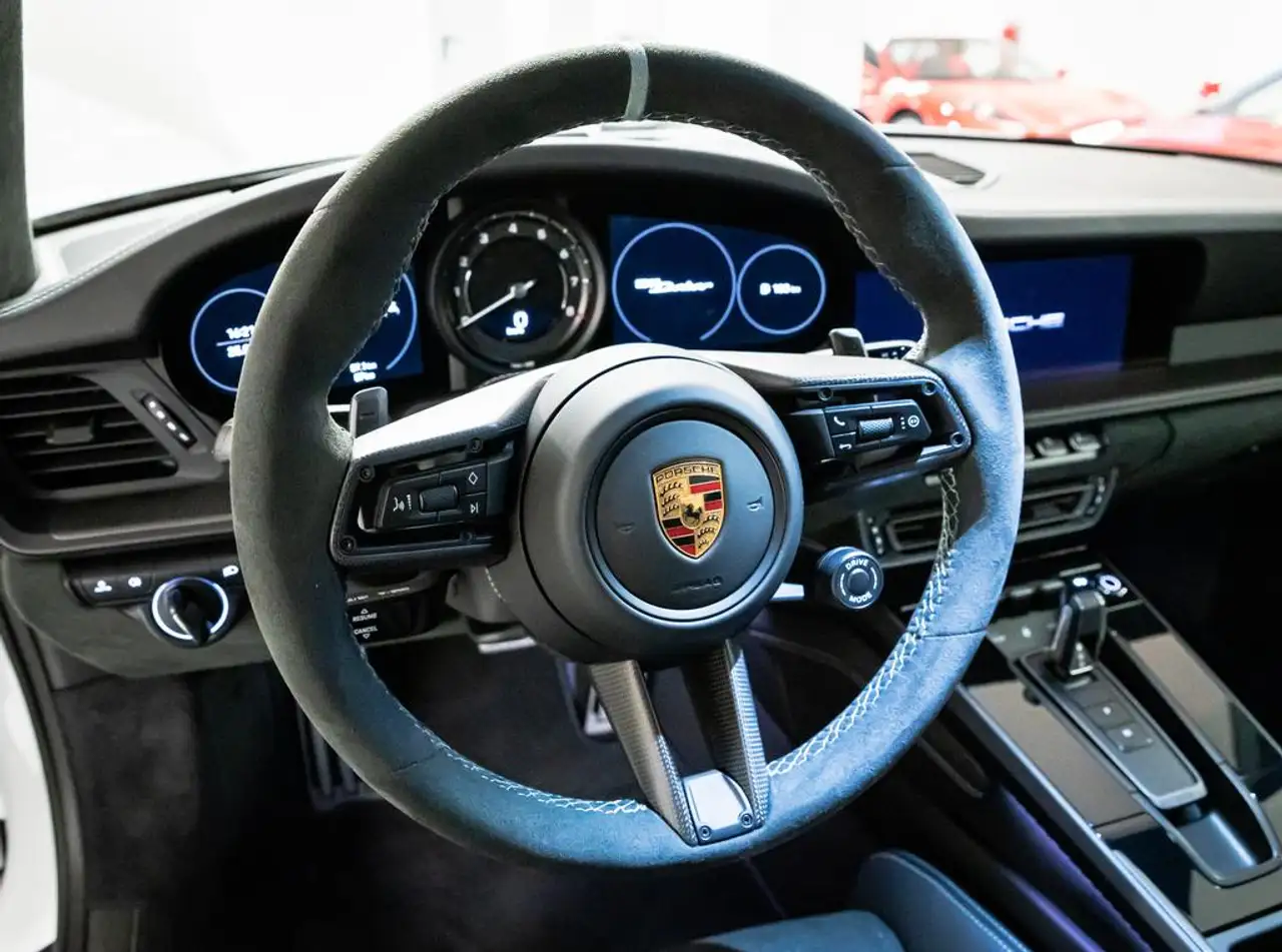 Porsche 992 911 8