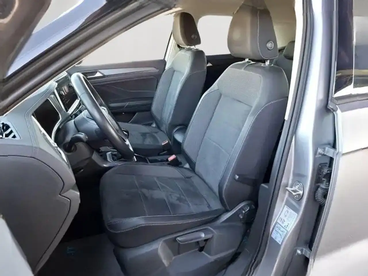Volkswagen T-Roc 7