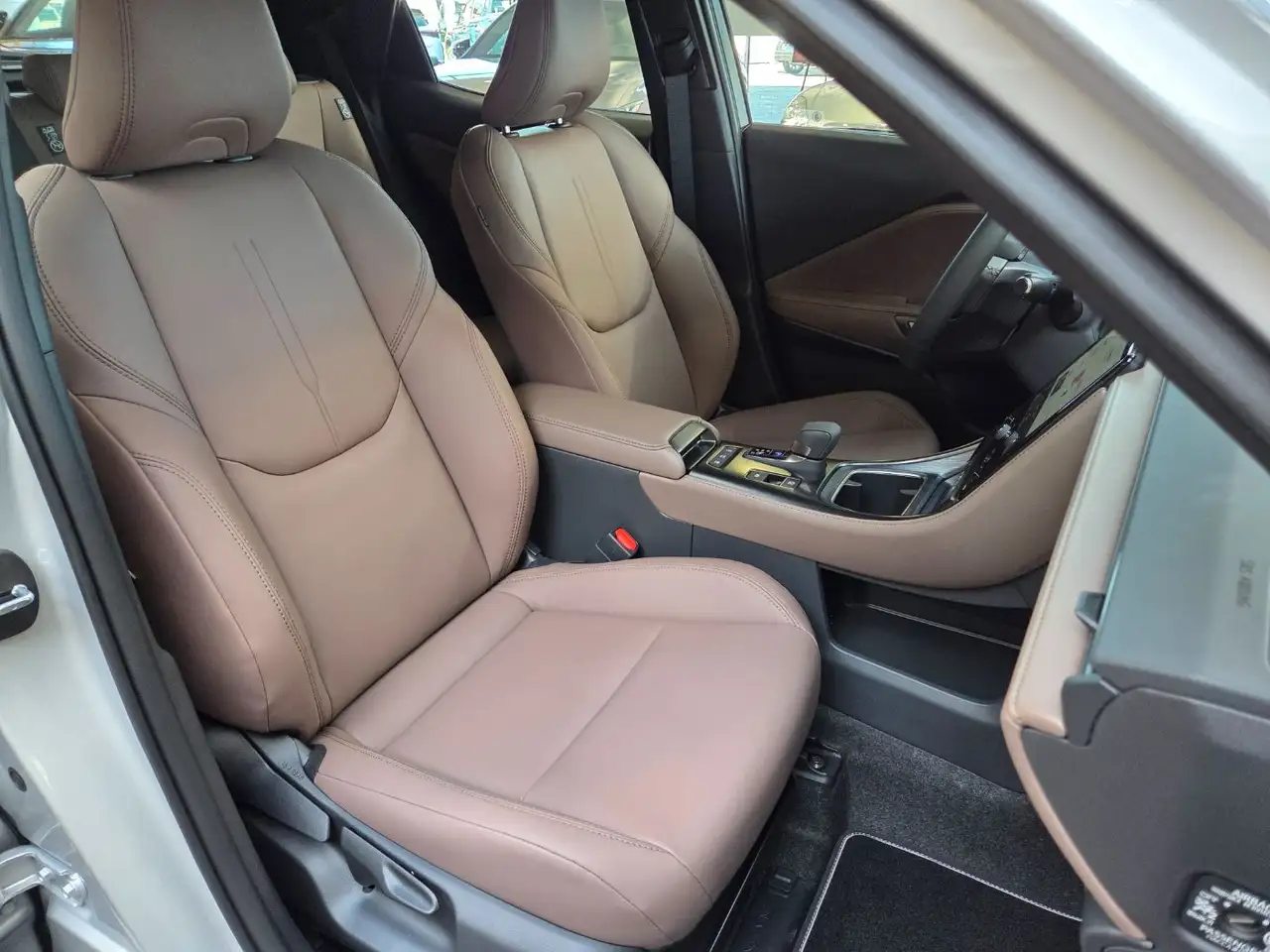 Lexus LBX 11