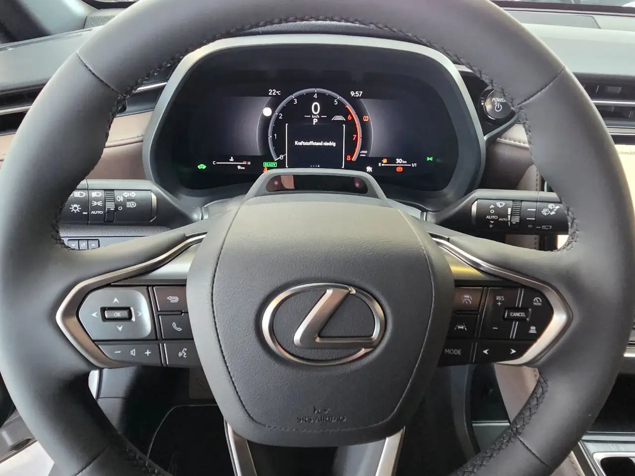 Lexus LBX 12