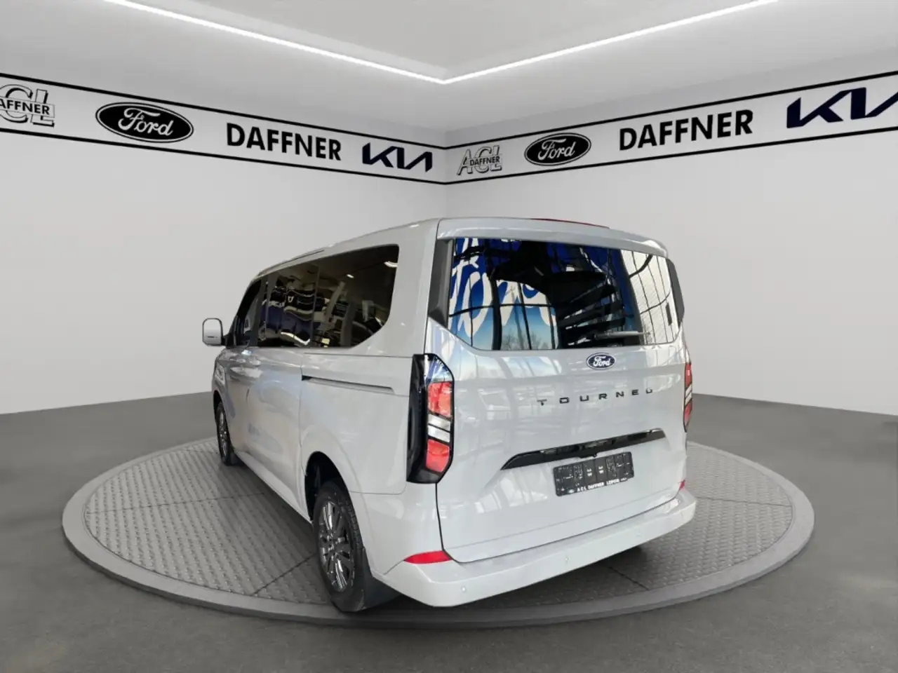Ford Tourneo 4