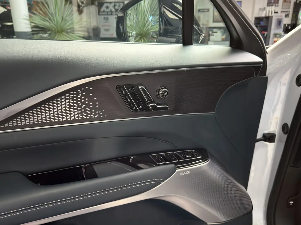 Cadillac Lyriq 10