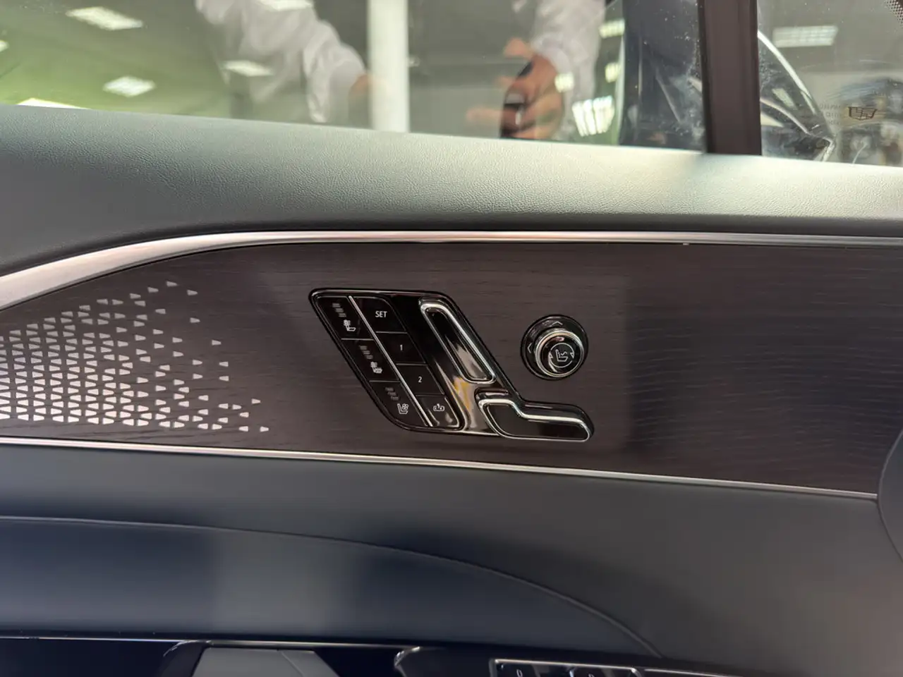 Cadillac Lyriq 11