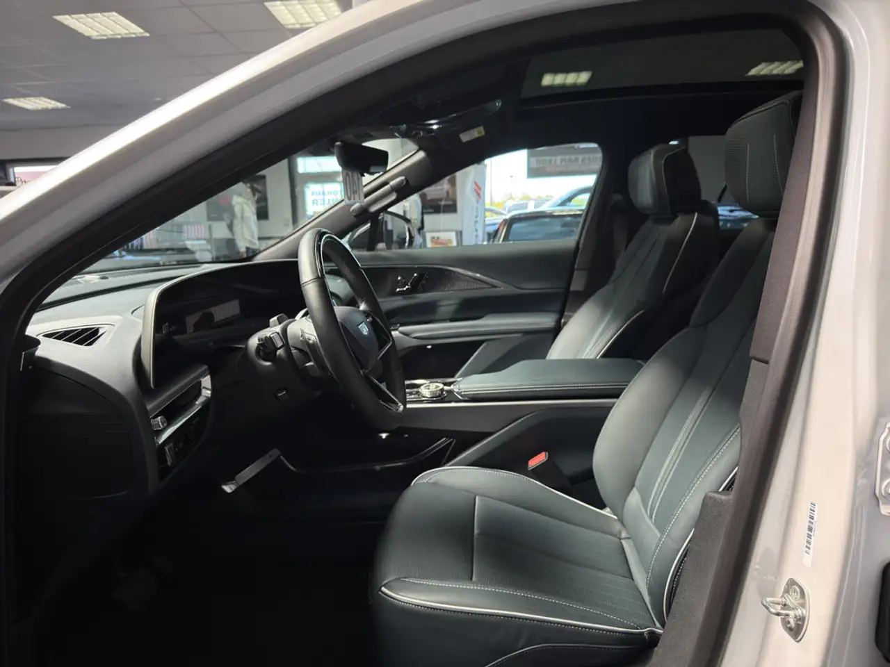 Cadillac Lyriq 12