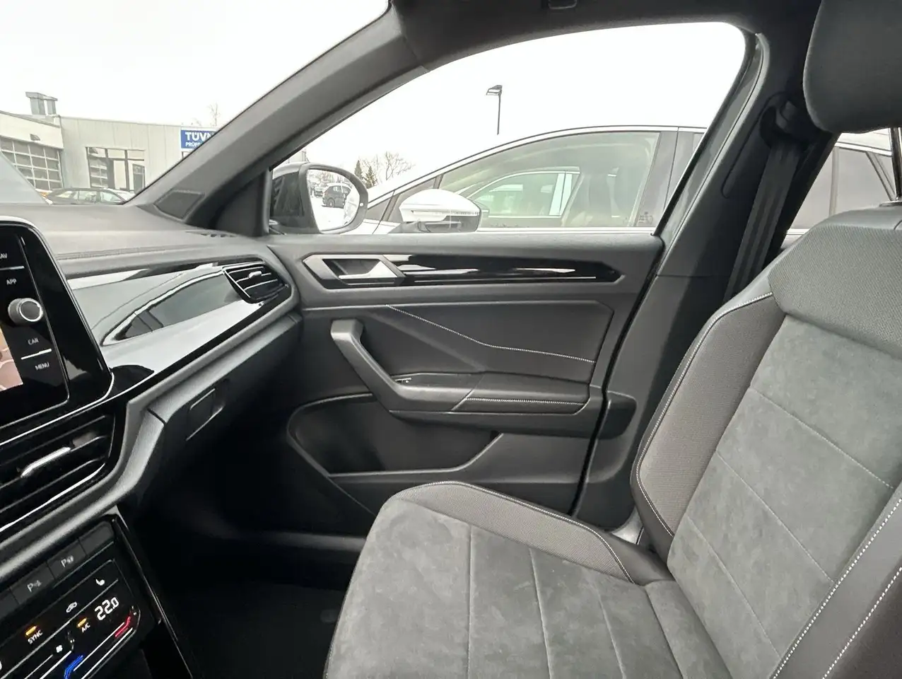 Volkswagen T-Roc 8