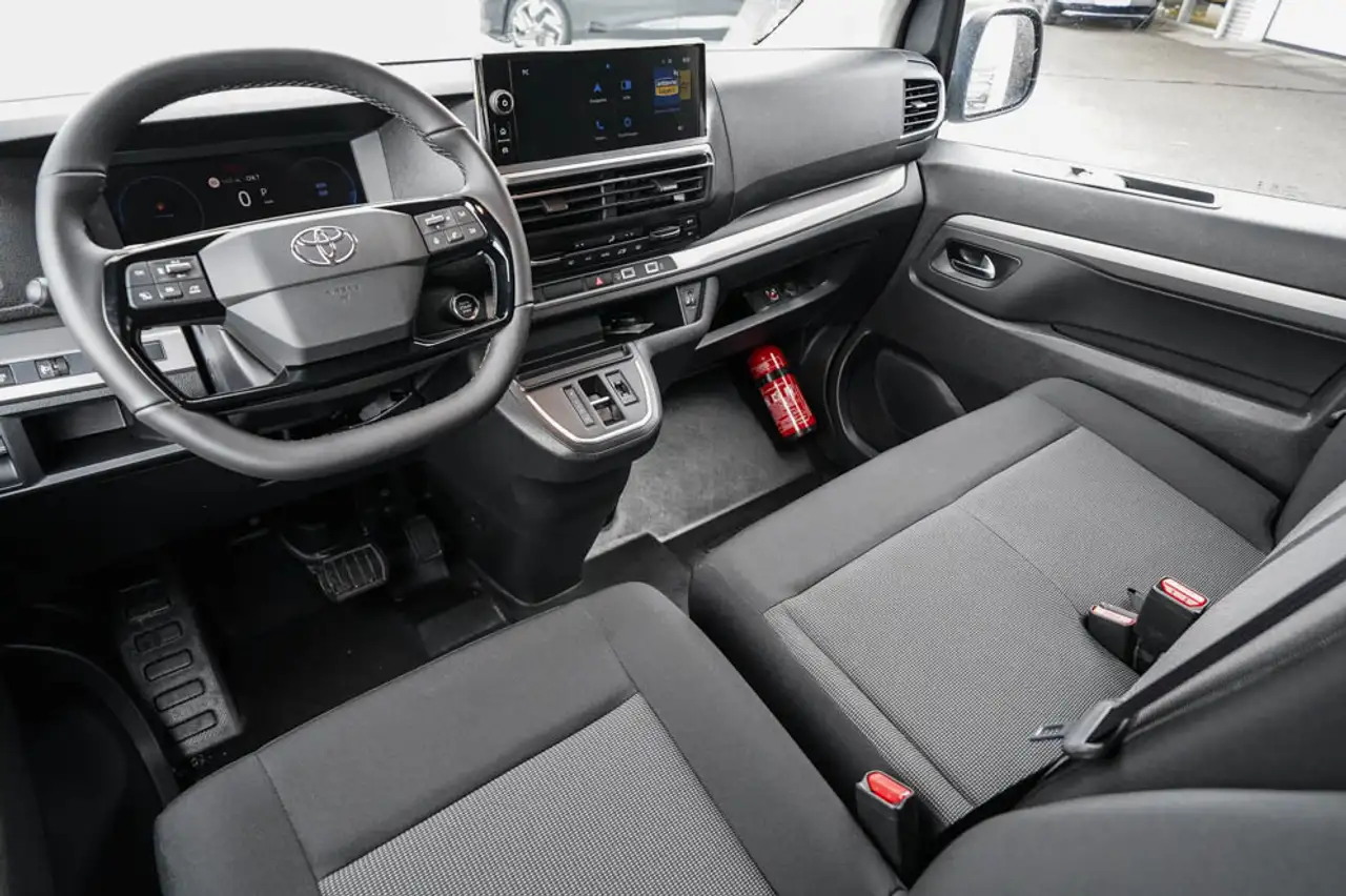 Toyota Proace 8