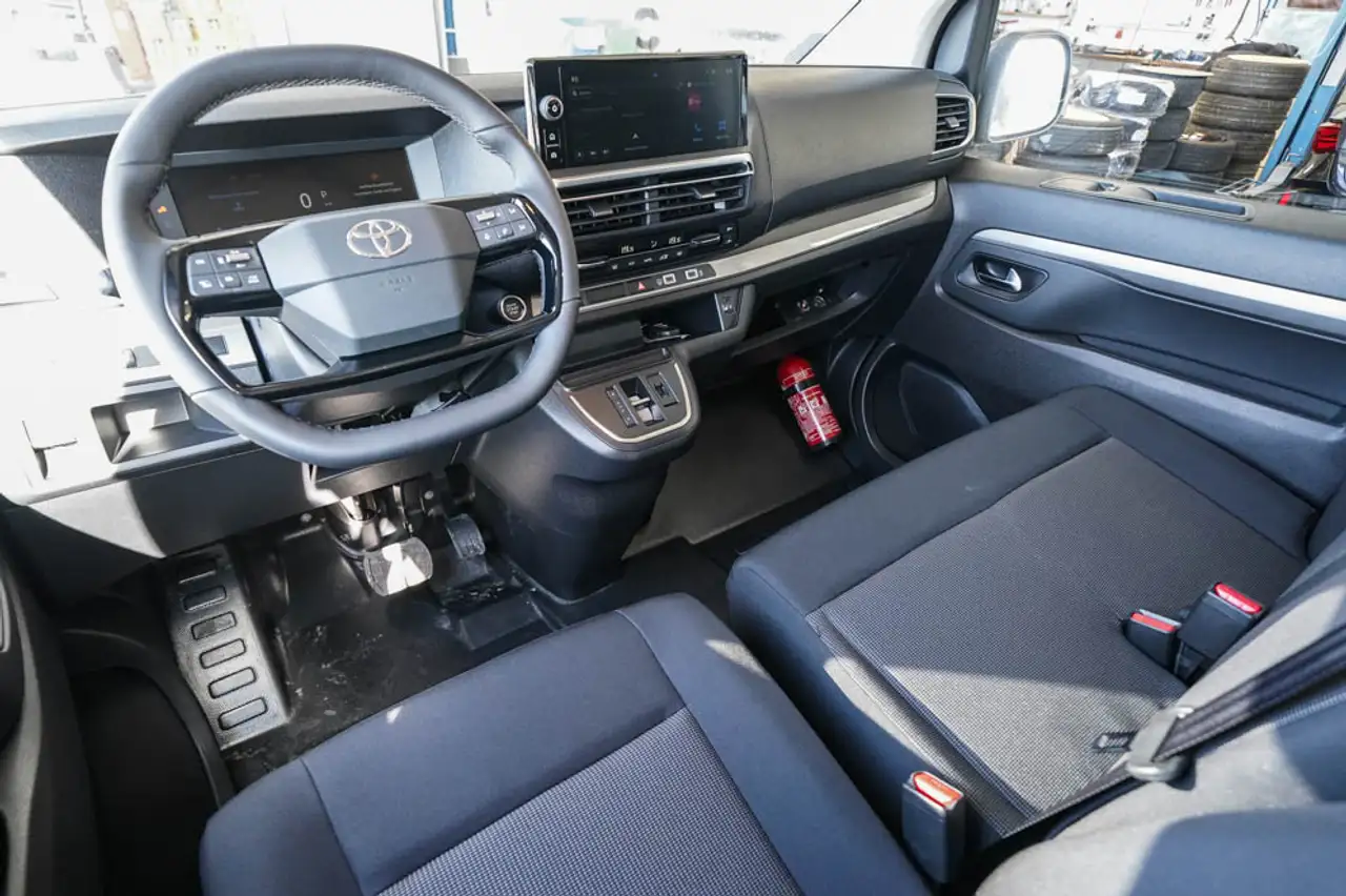 Toyota Proace 8
