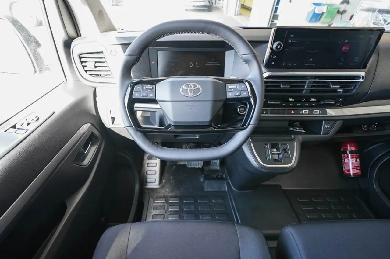 Toyota Proace 9