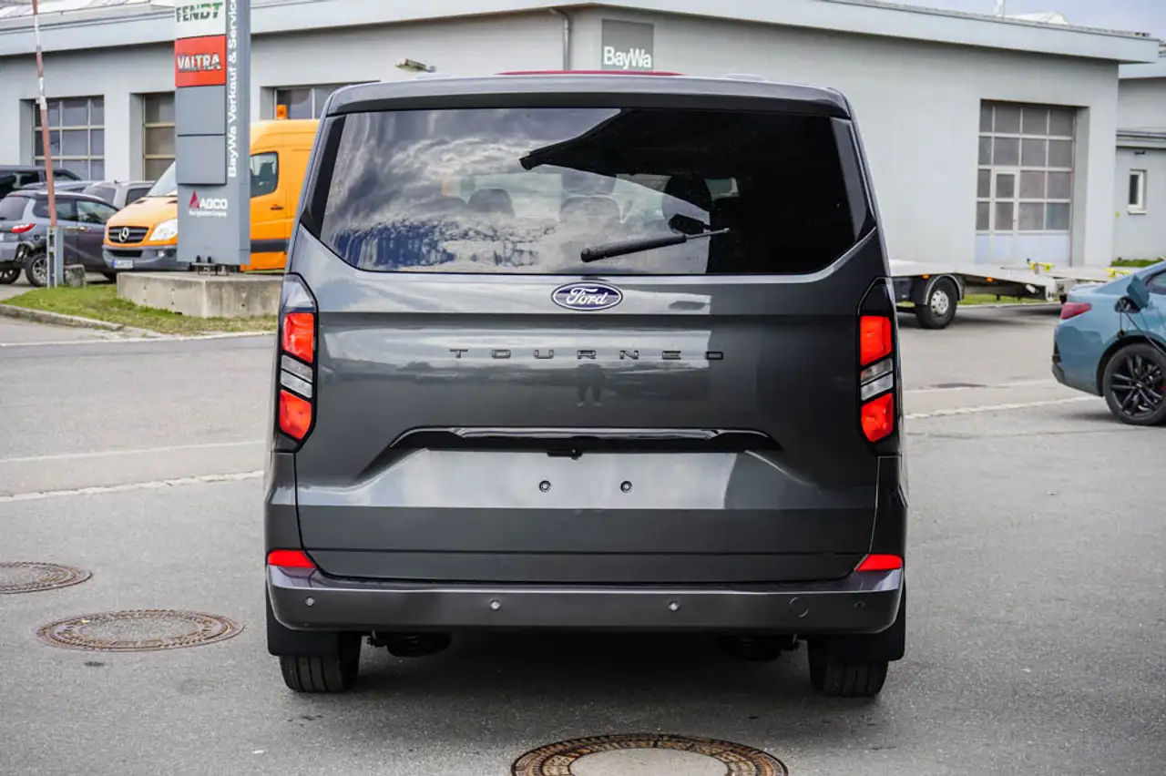 Ford Tourneo 4