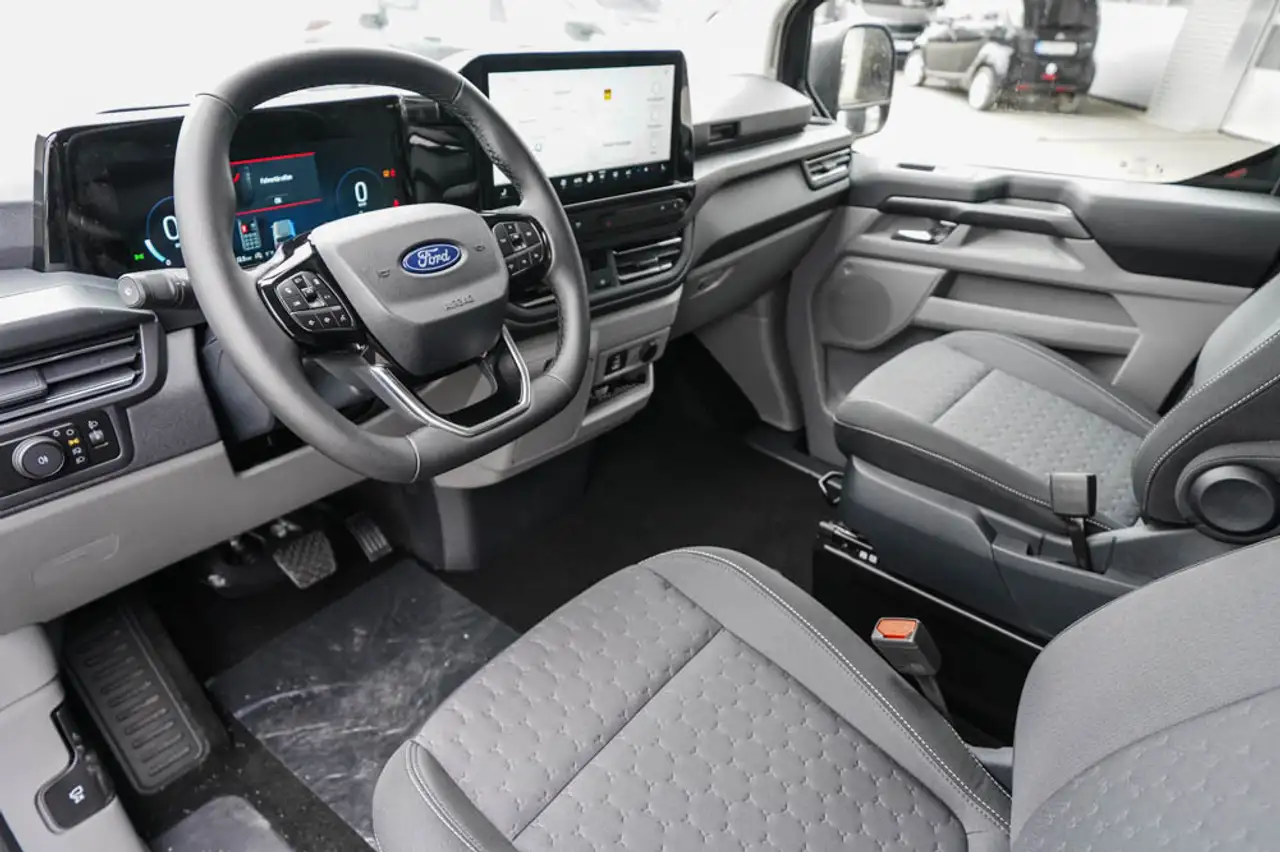 Ford Tourneo 8