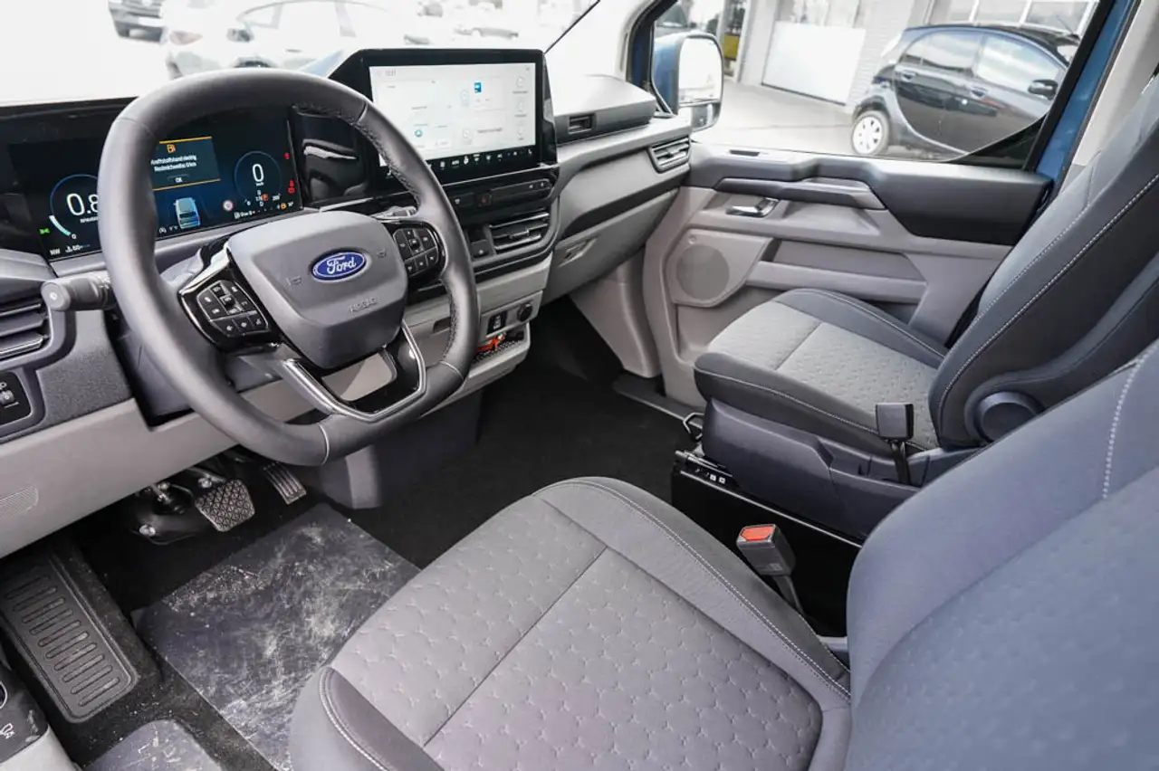 Ford Tourneo 8