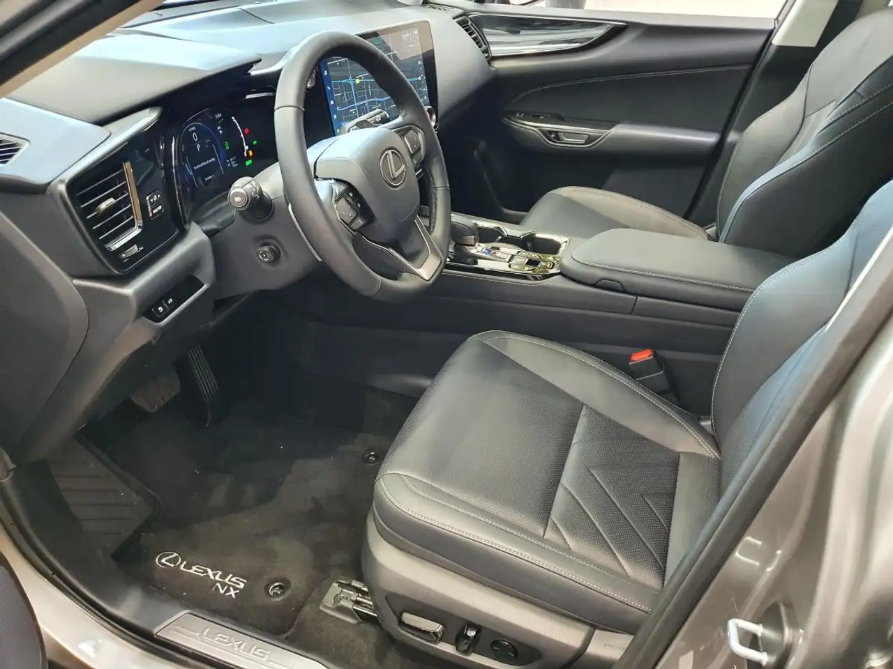 Lexus NX 4