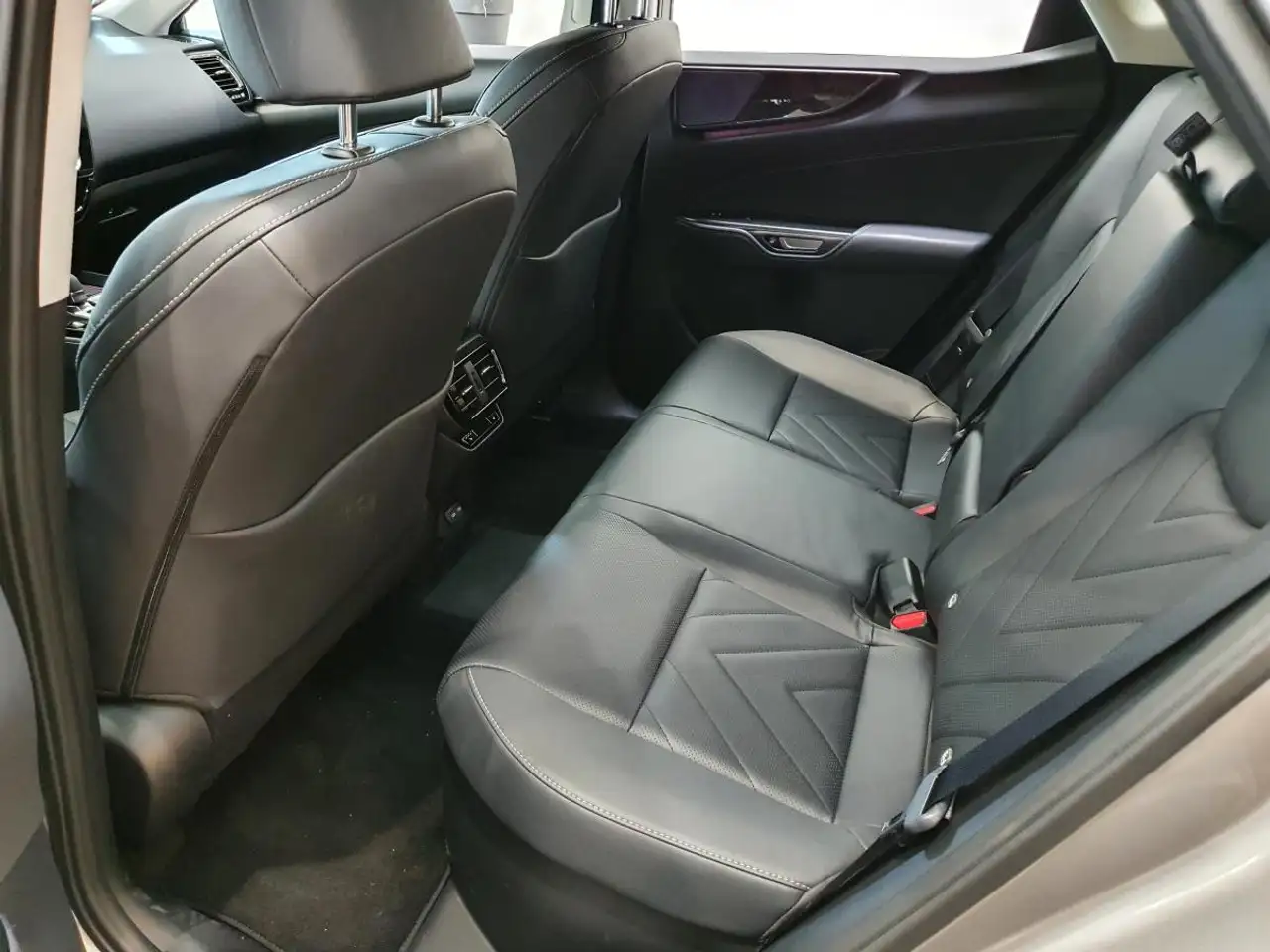 Lexus NX 7