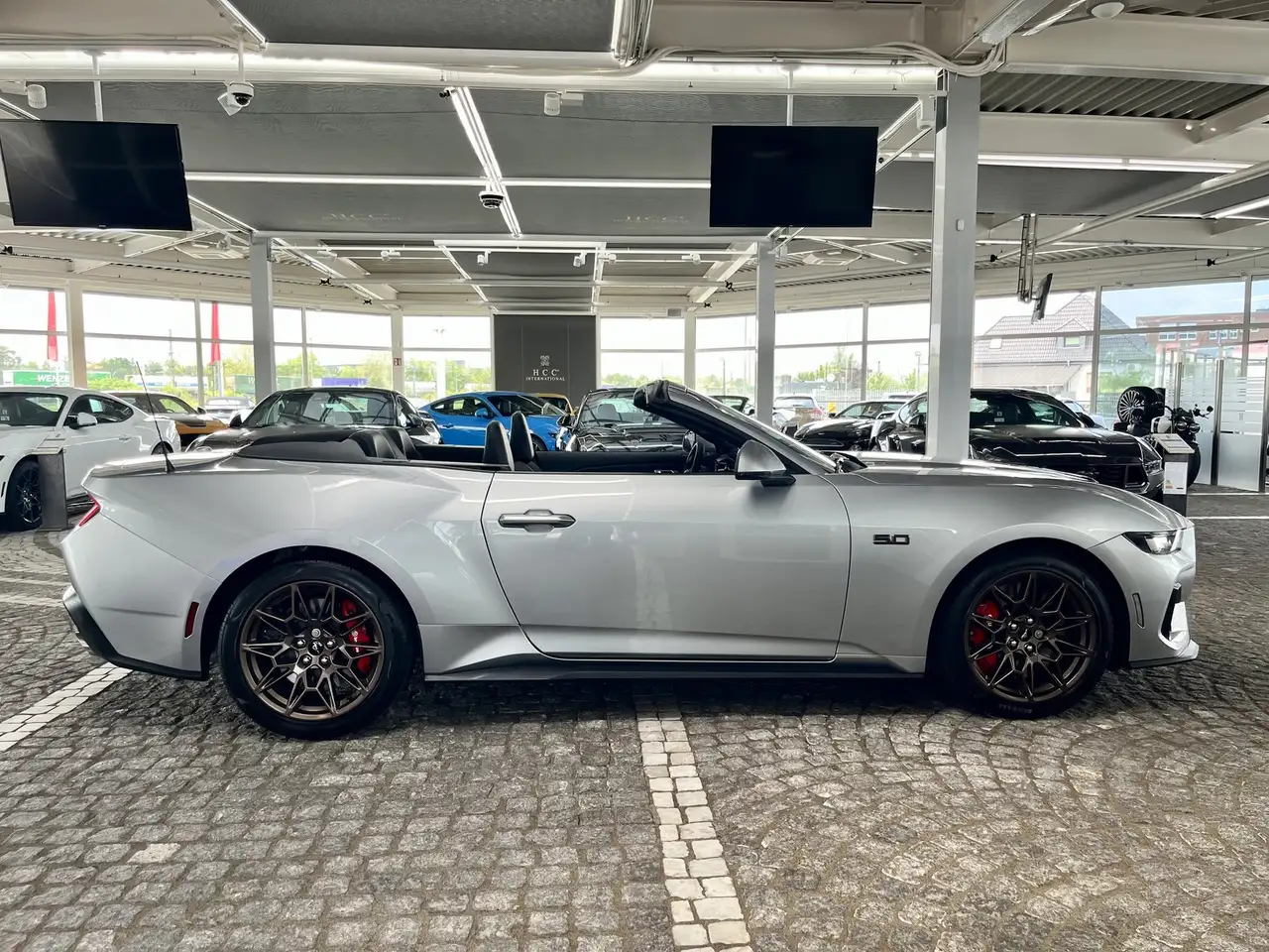 Ford Mustang 4