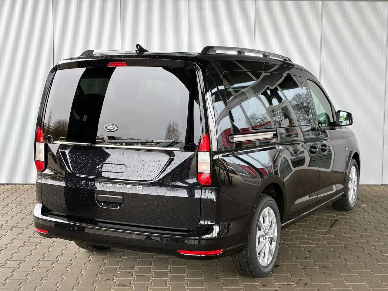 Ford Grand 3