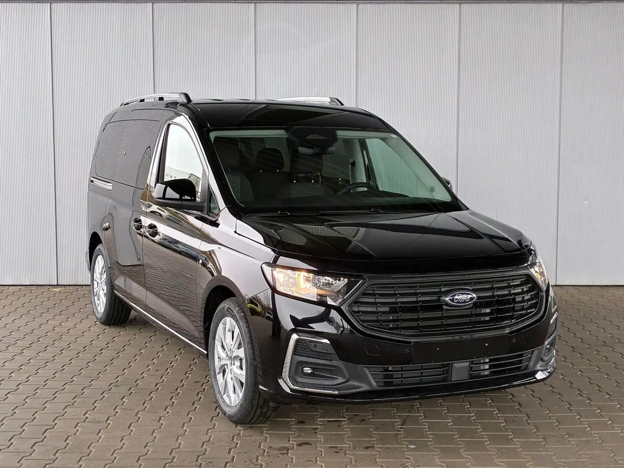 Ford Grand 4
