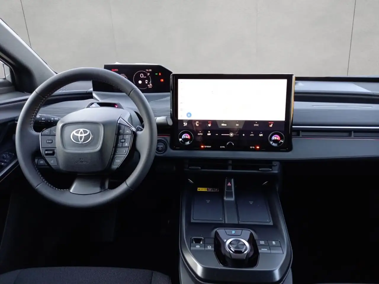 Toyota C-HR+ 13