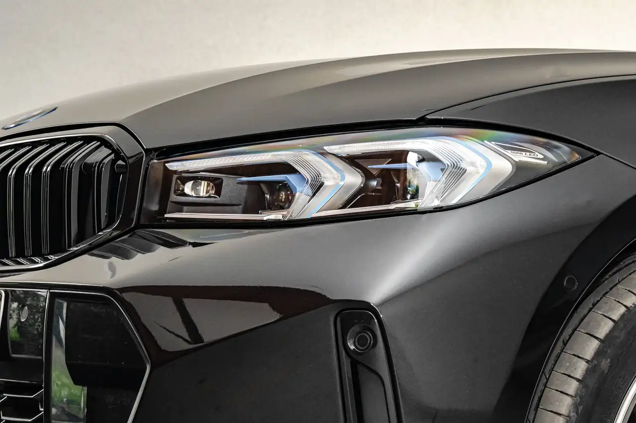 BMW 330 12