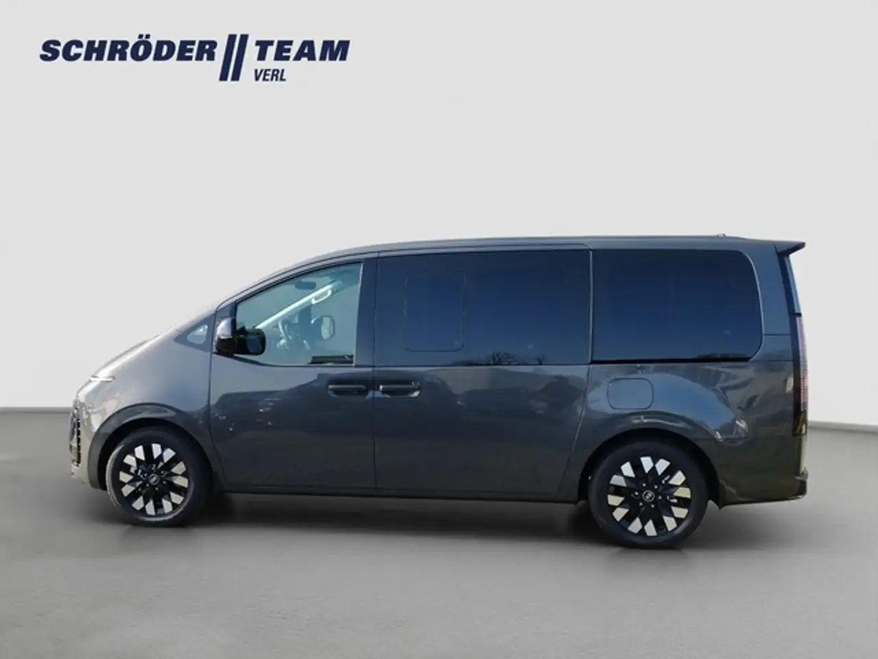 Hyundai STARIA 2