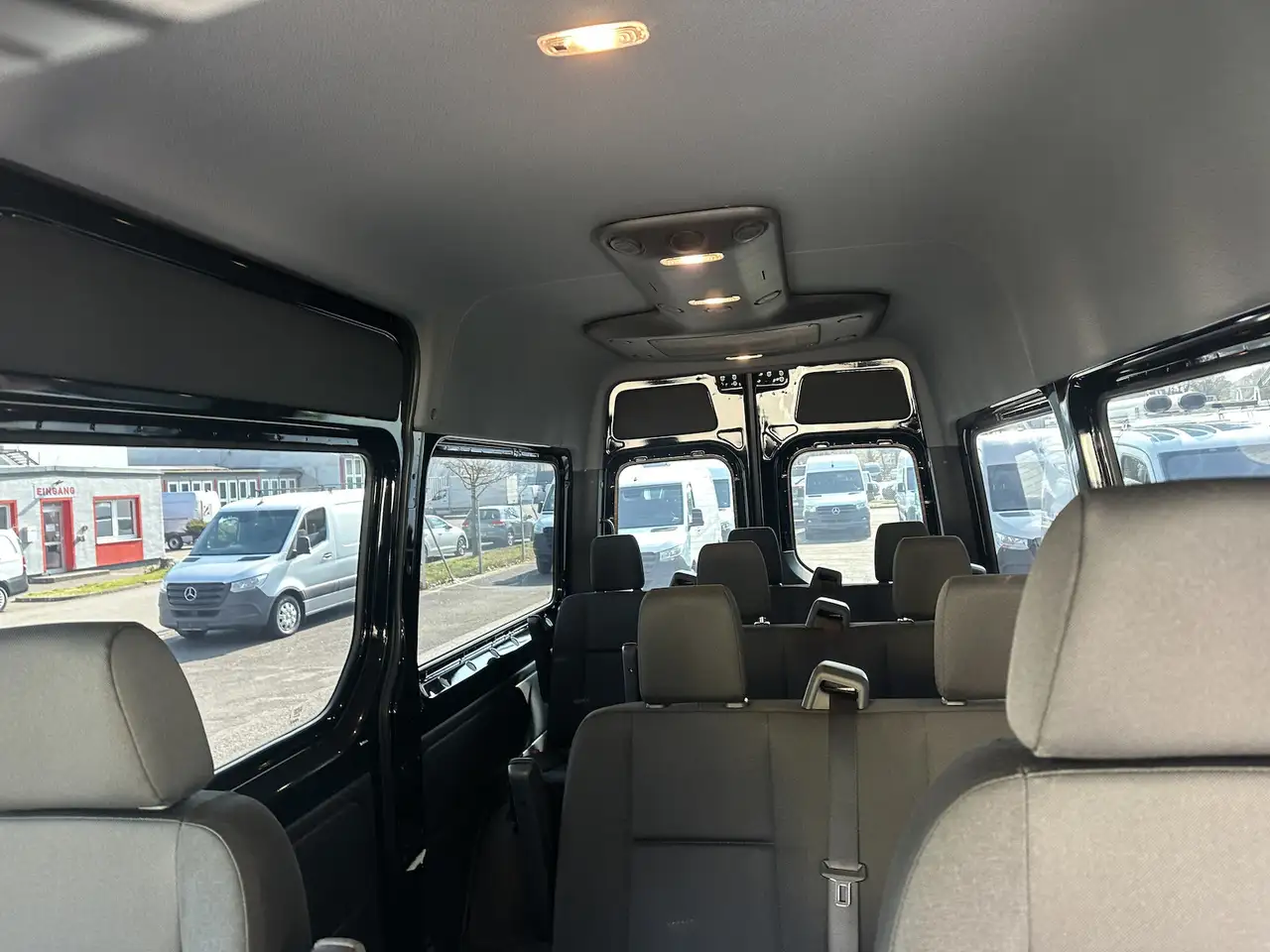 Mercedes-Benz Sprinter 319 9