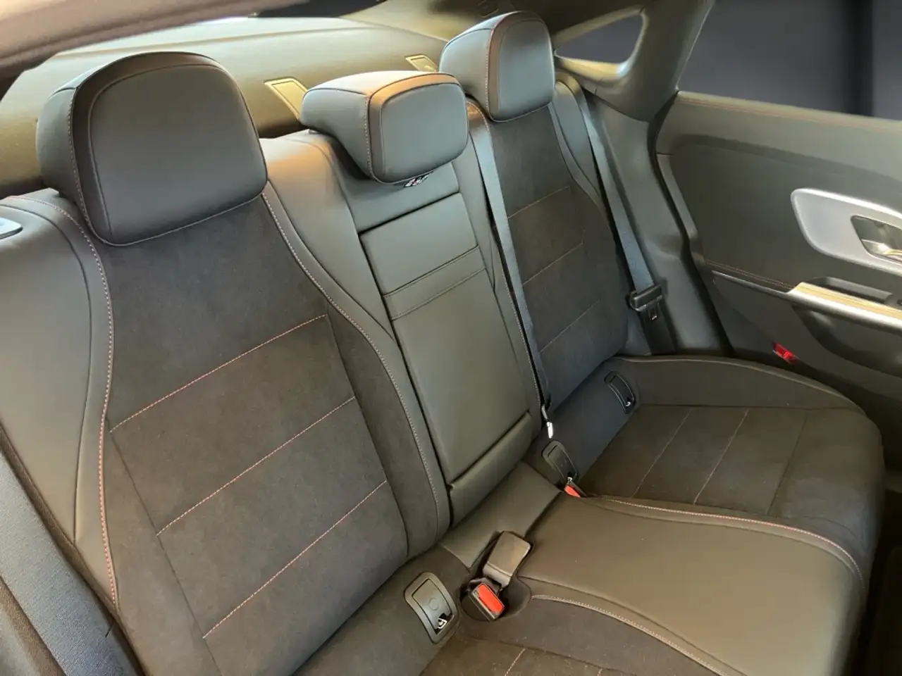 Mercedes-Benz CLA 250 14