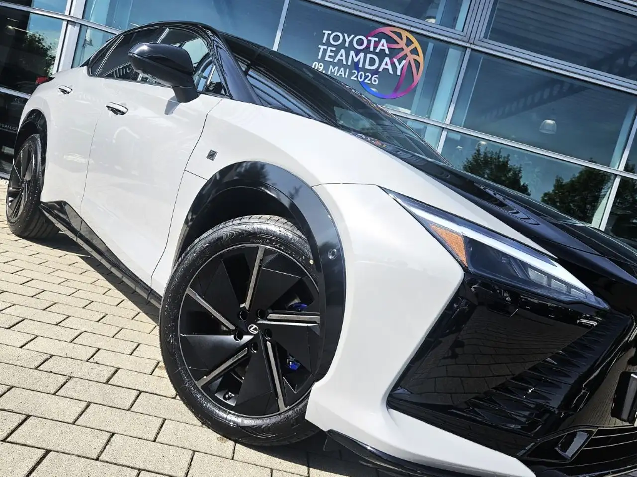 Lexus RZ 4