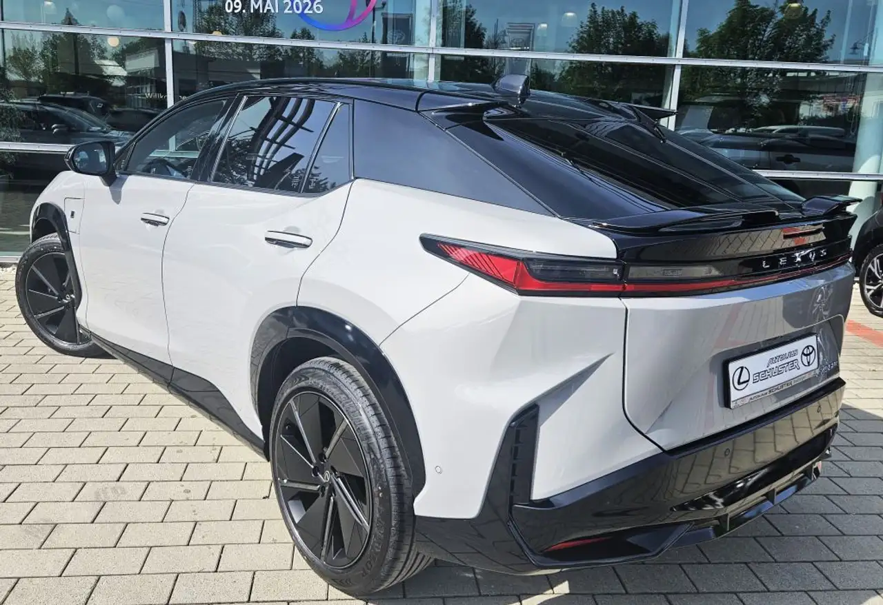 Lexus RZ 5