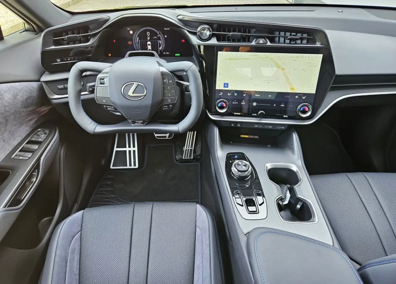 Lexus RZ 11