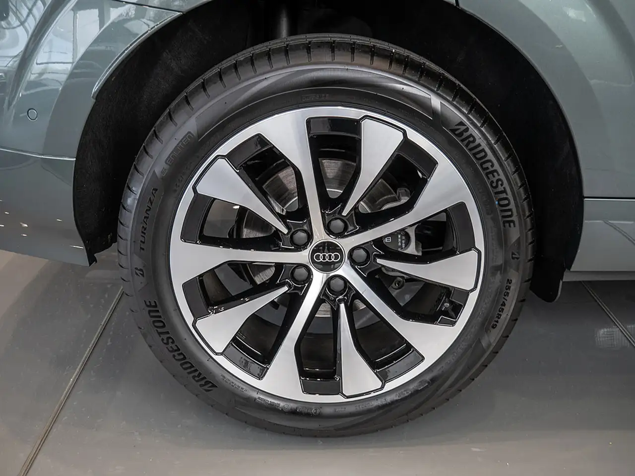 Audi Q3 6