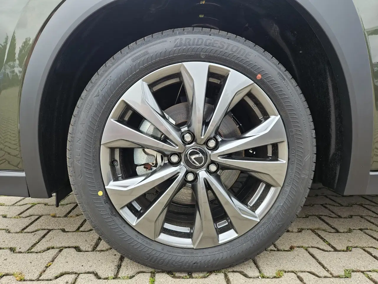 Lexus UX 6