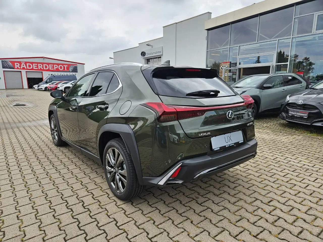 Lexus UX 8