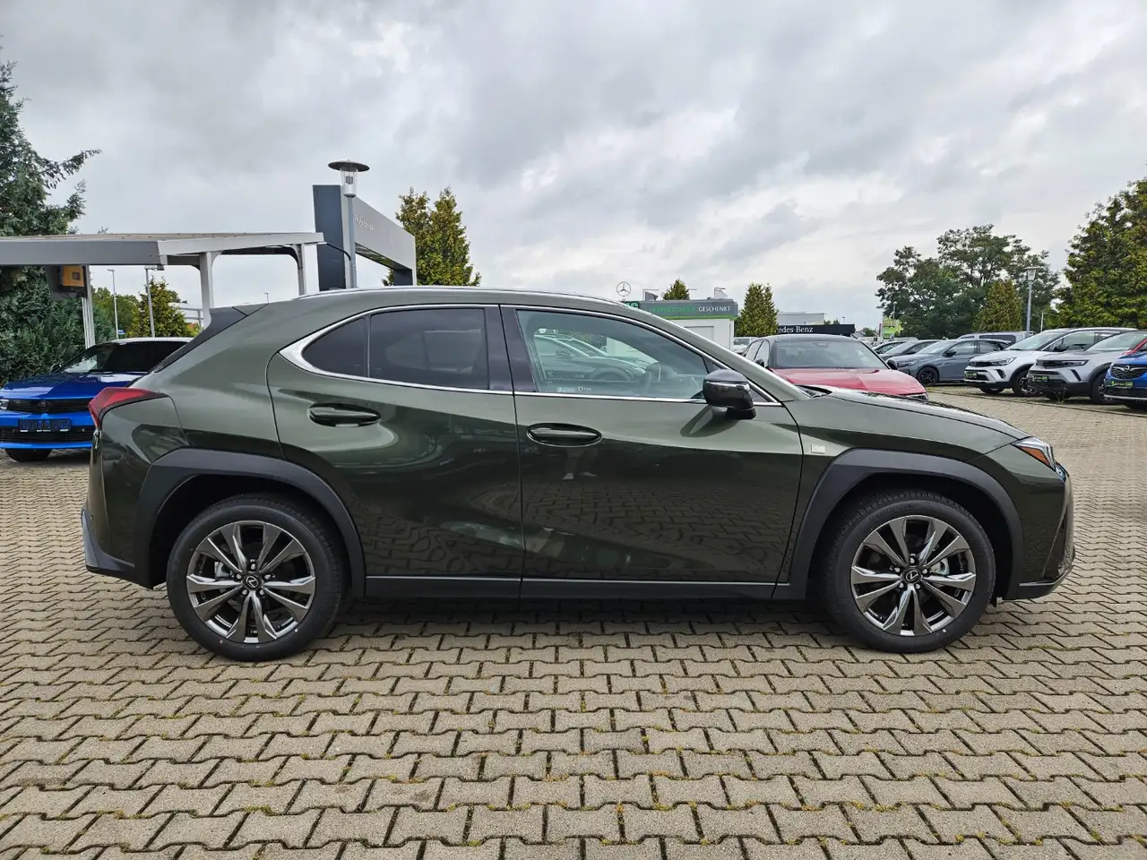 Lexus UX 14