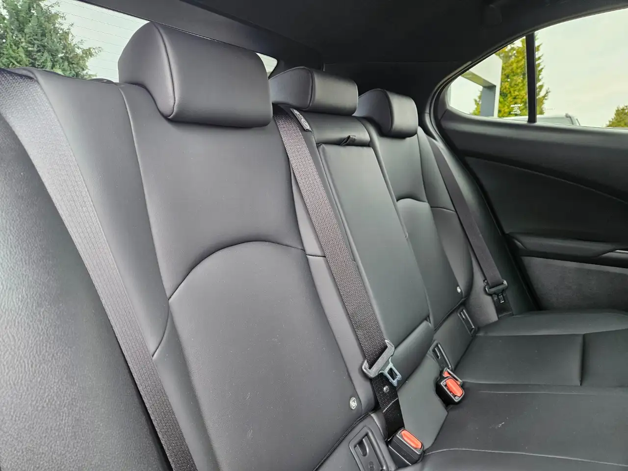 Lexus UX 16