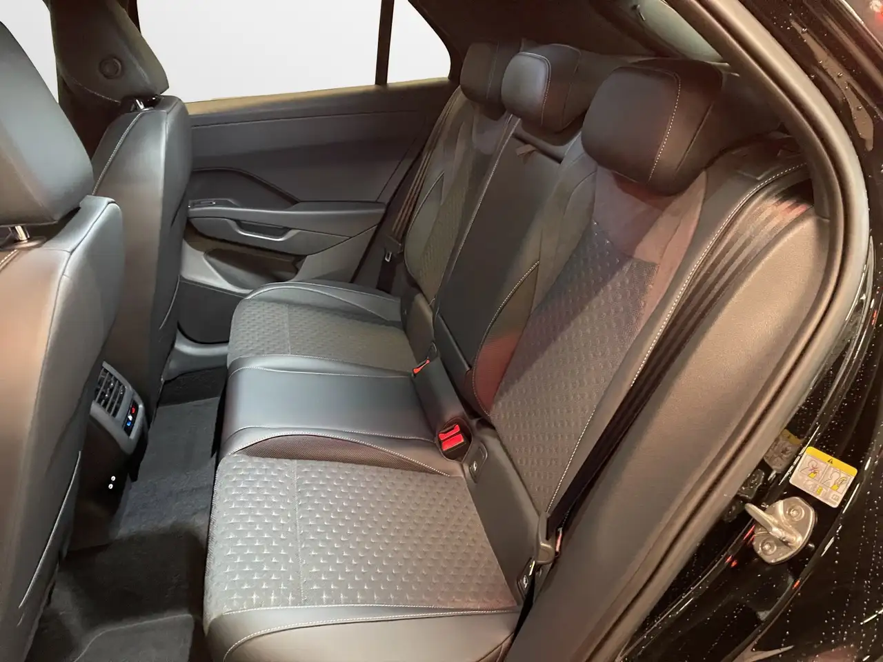 Volkswagen T-Roc 12