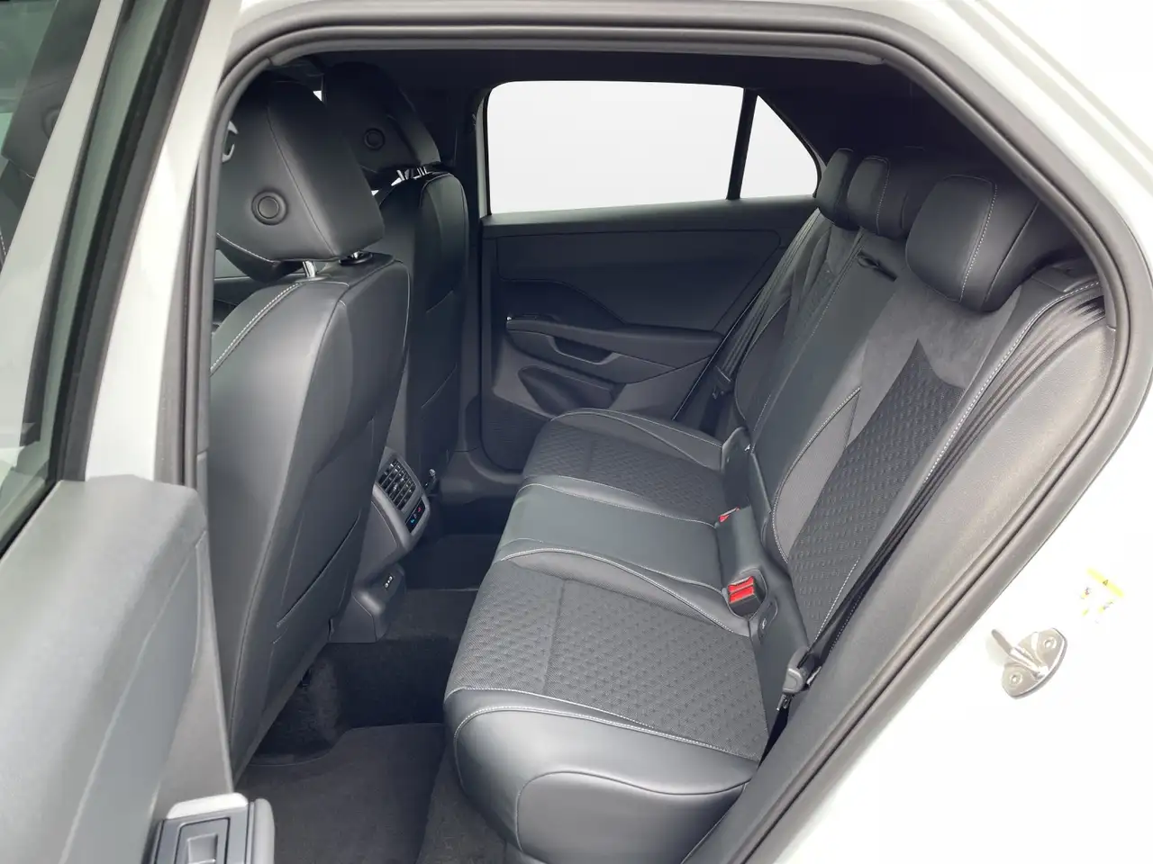Volkswagen T-Roc 12