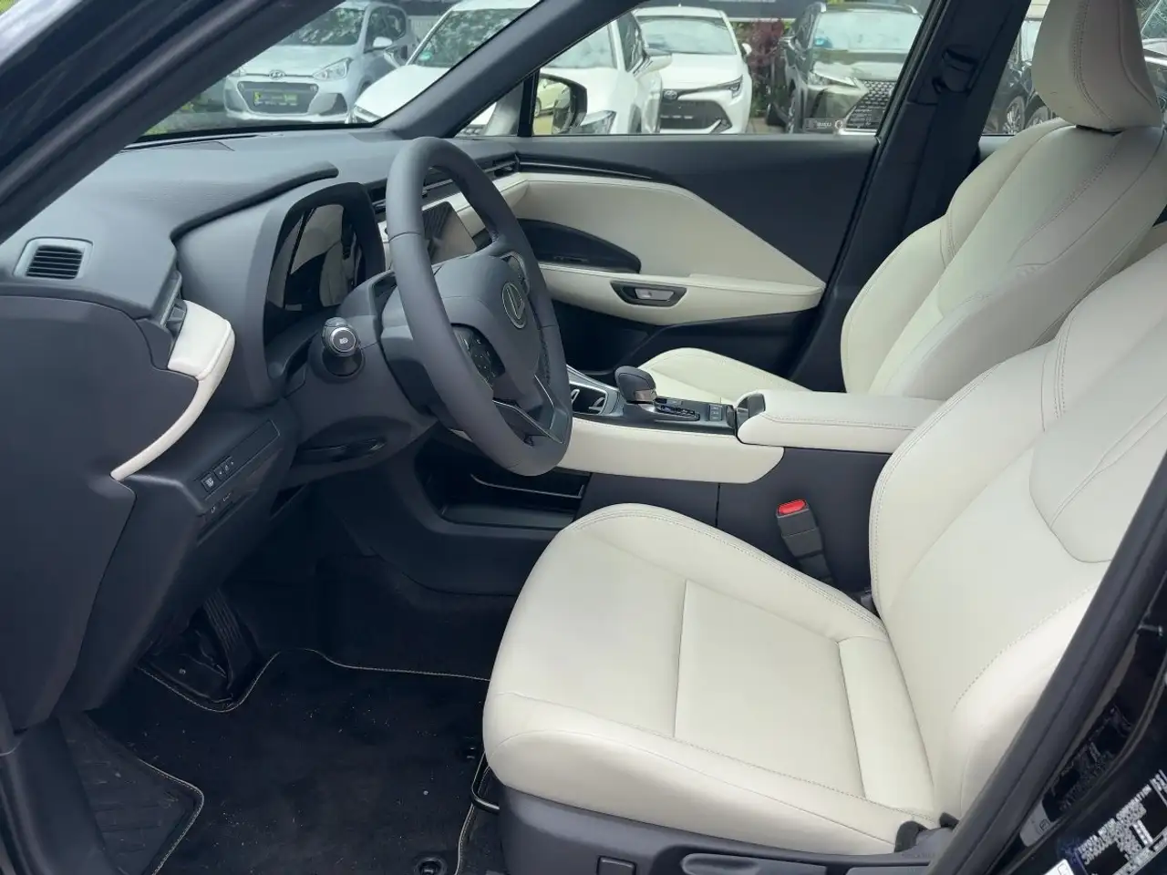 Lexus LBX 8