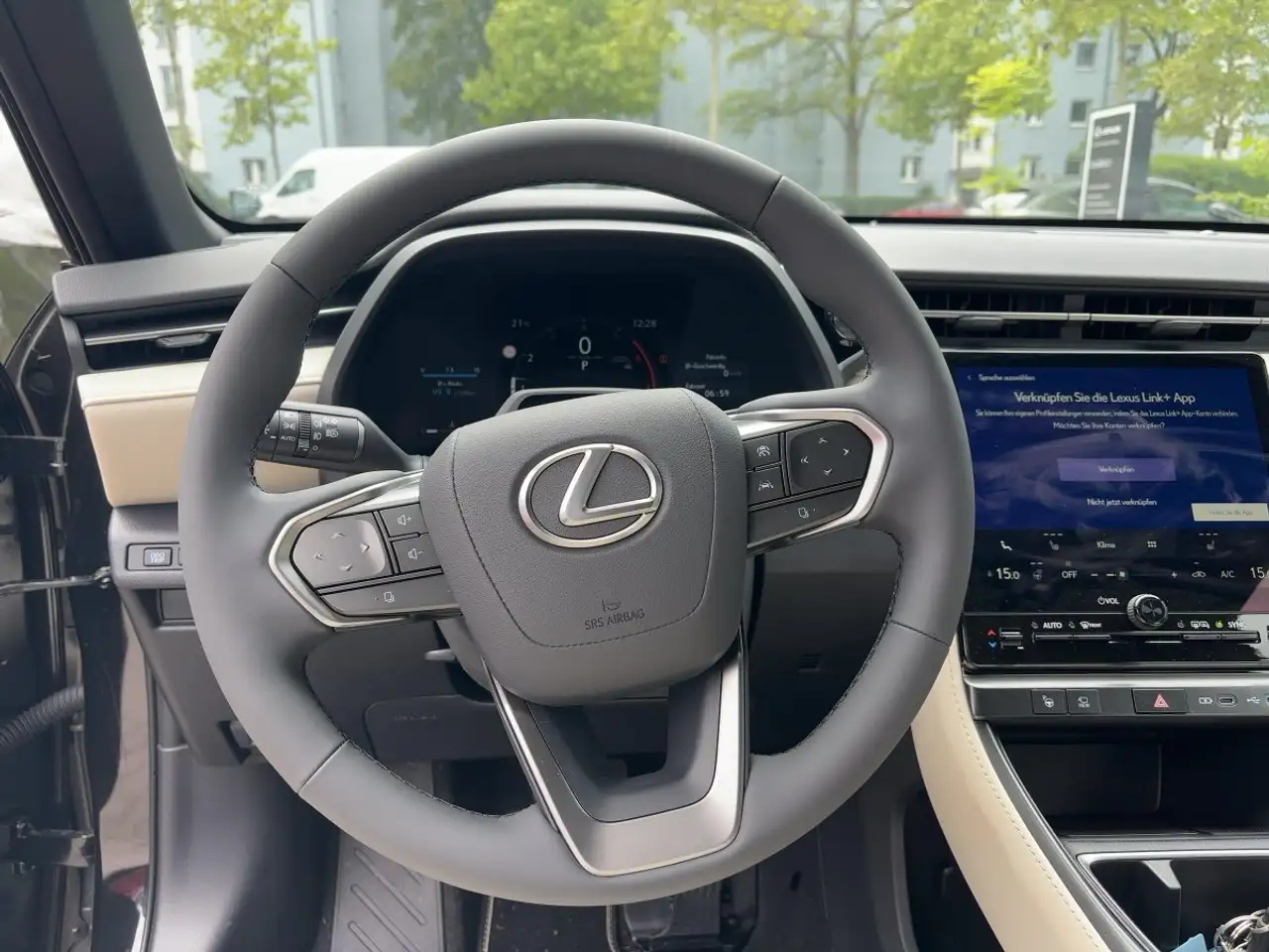 Lexus LBX 11