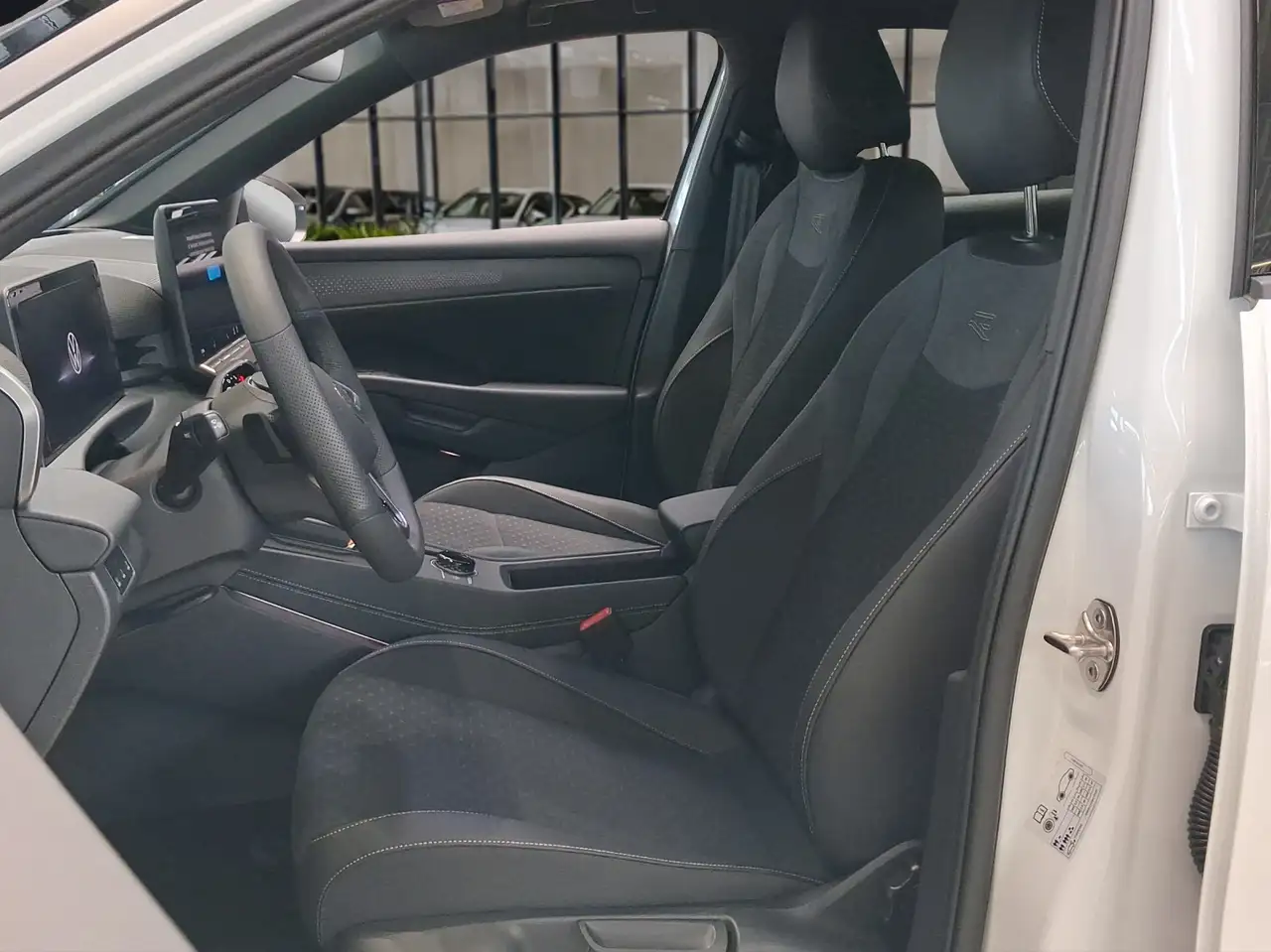 Volkswagen T-Roc 6