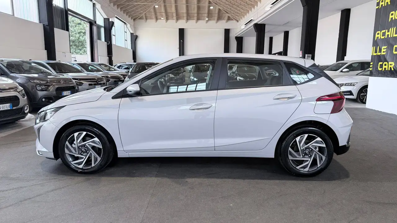 Hyundai i20 8
