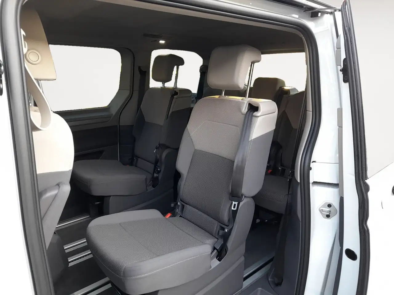 Volkswagen T7 Multivan 8