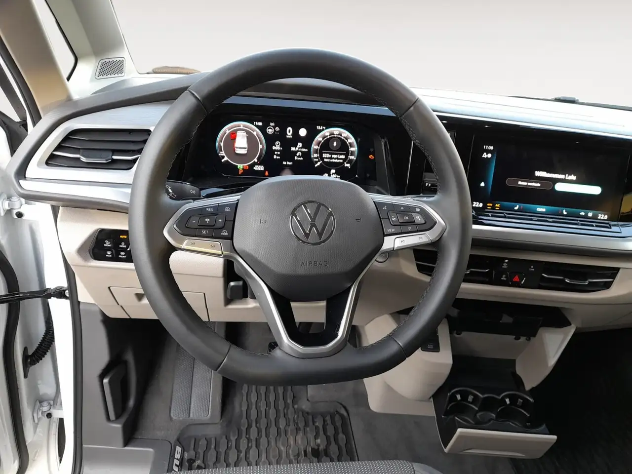 Volkswagen T7 Multivan 11