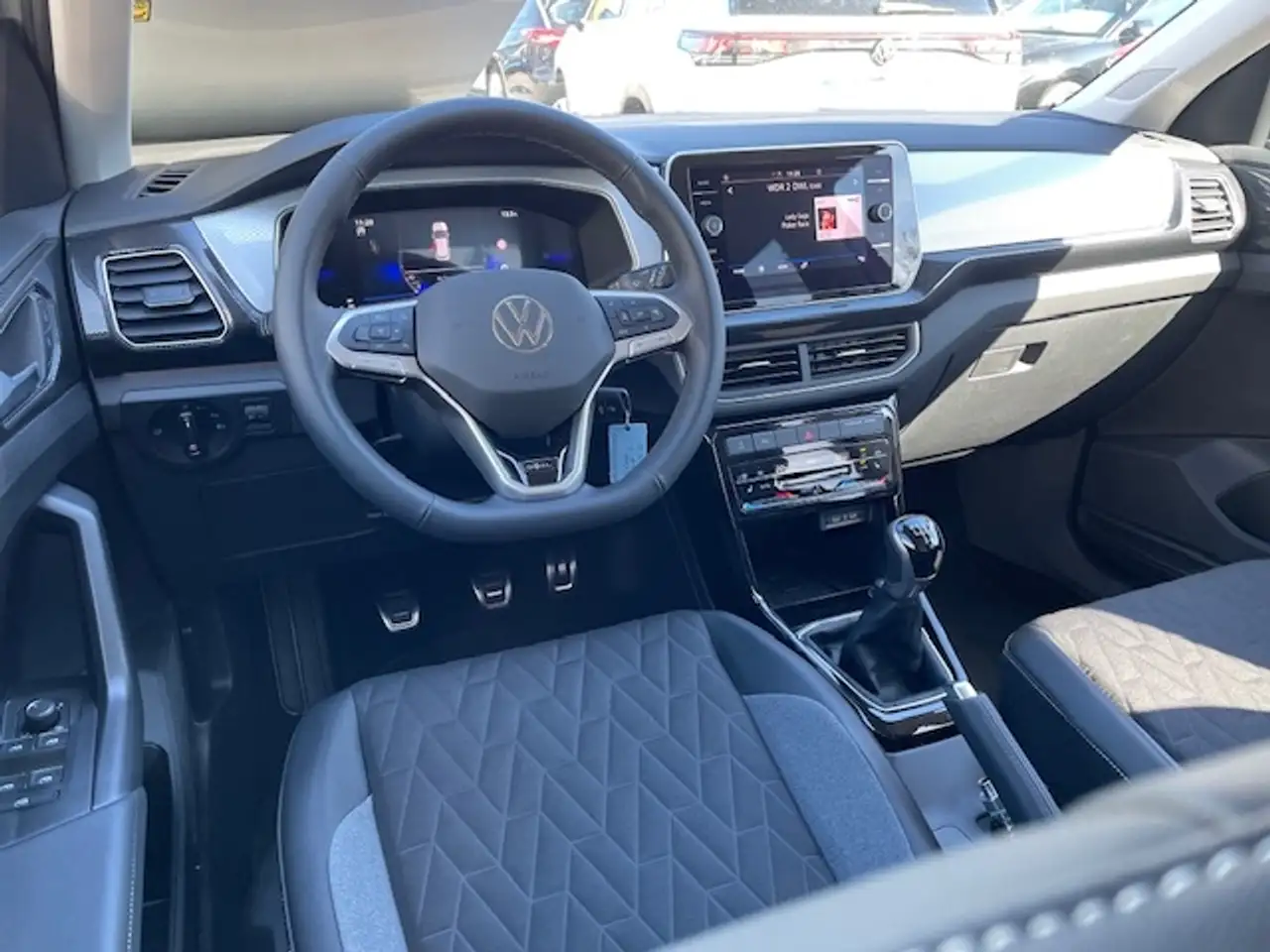 Volkswagen T-Cross 11