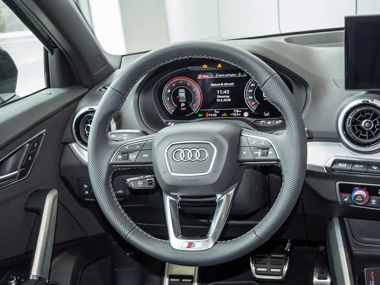 Audi Q2 9