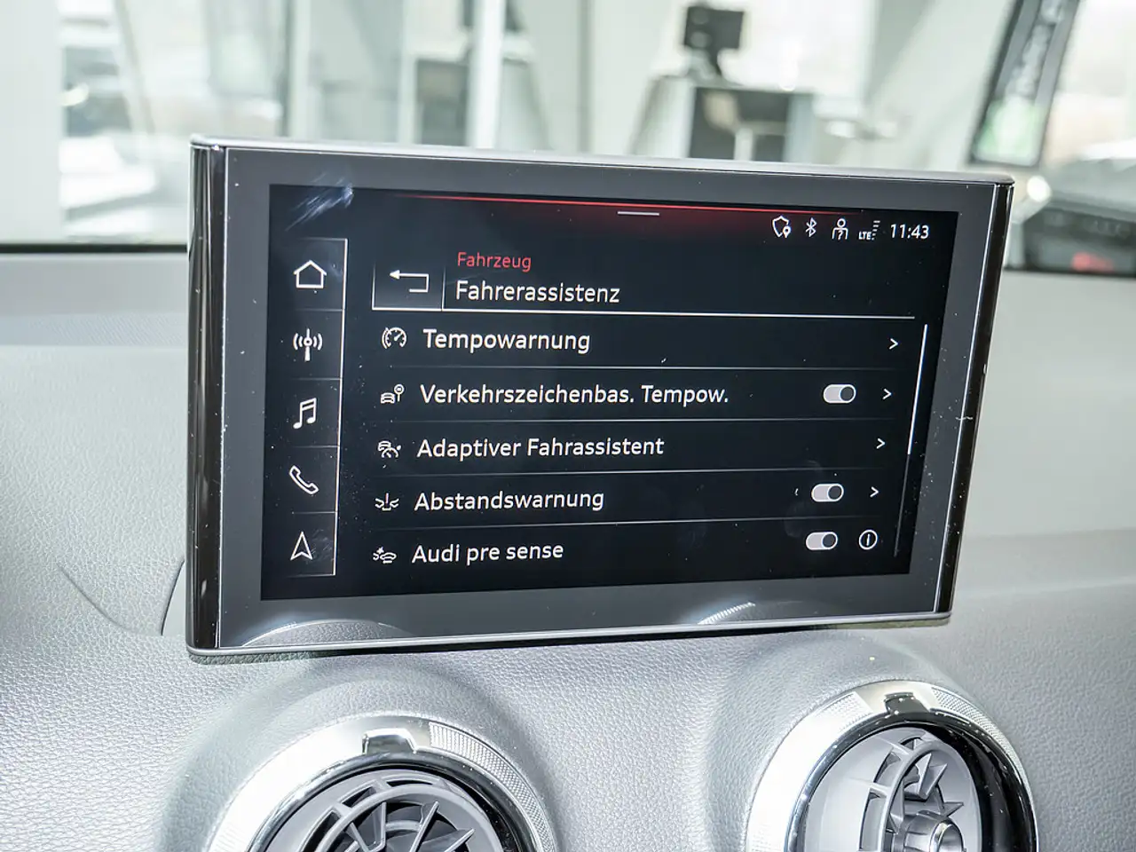 Audi Q2 11